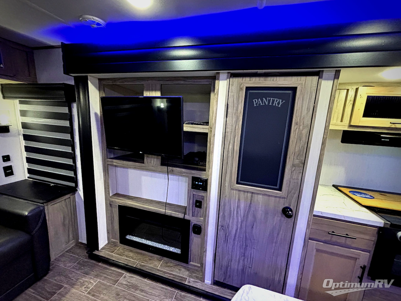 2022 Forest River Cherokee Alpha Wolf 26RL-L Photo 14