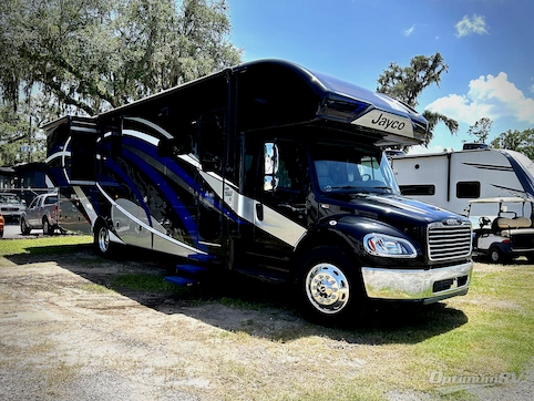 Used 2022 Jayco Seneca Prestige 37K Featured Photo