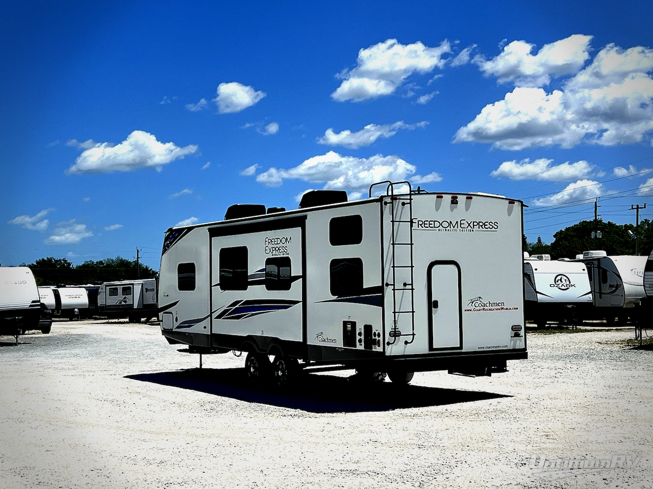 2024 Coachmen Freedom Express Ultra Lite 288BHDS Photo 3