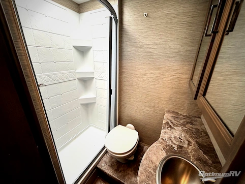 2023 Thor Quantum SE SE28 Ford RV Photo 4