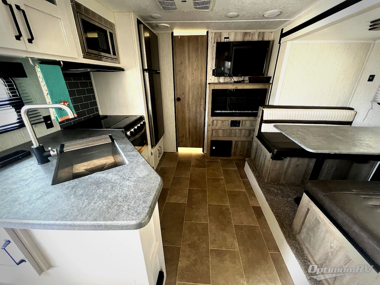 2021 Palomino Puma XLE Lite 24FBSC Photo 4