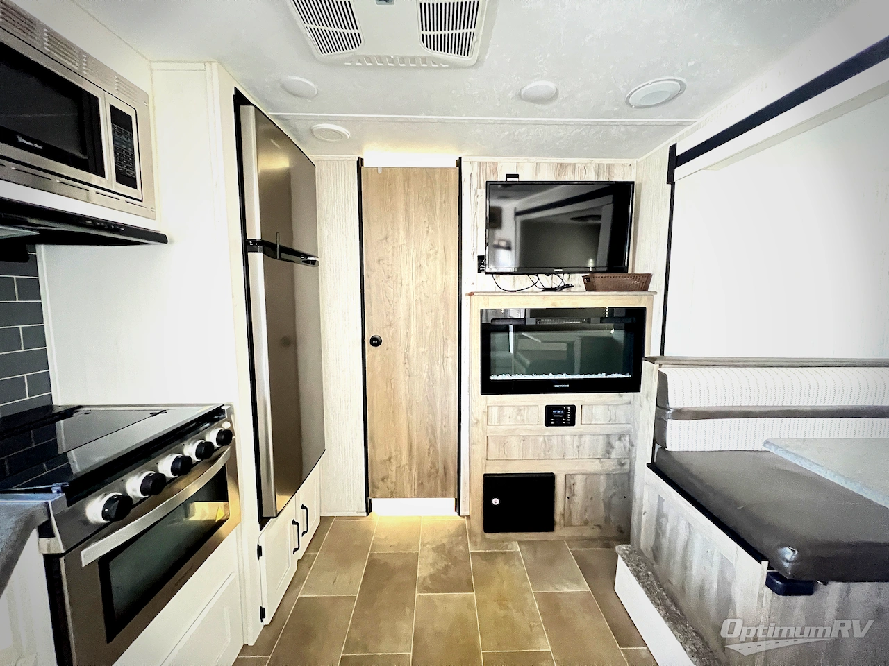 2021 Palomino Puma XLE Lite 24FBSC Photo 8