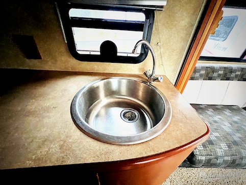 2008 Winnebago View 24H RV Photo 2