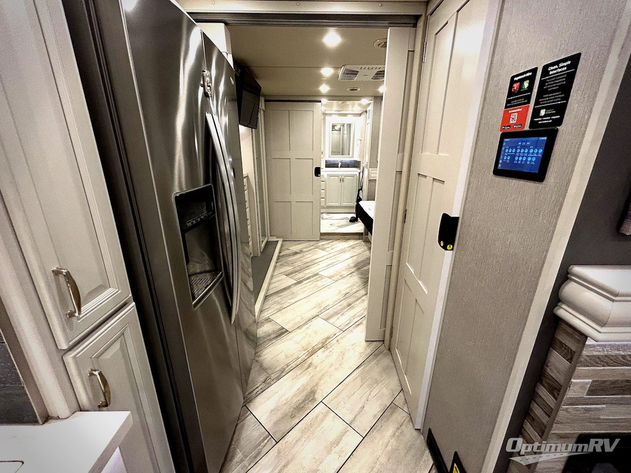 2021 Fleetwood Discovery 38W Photo 16