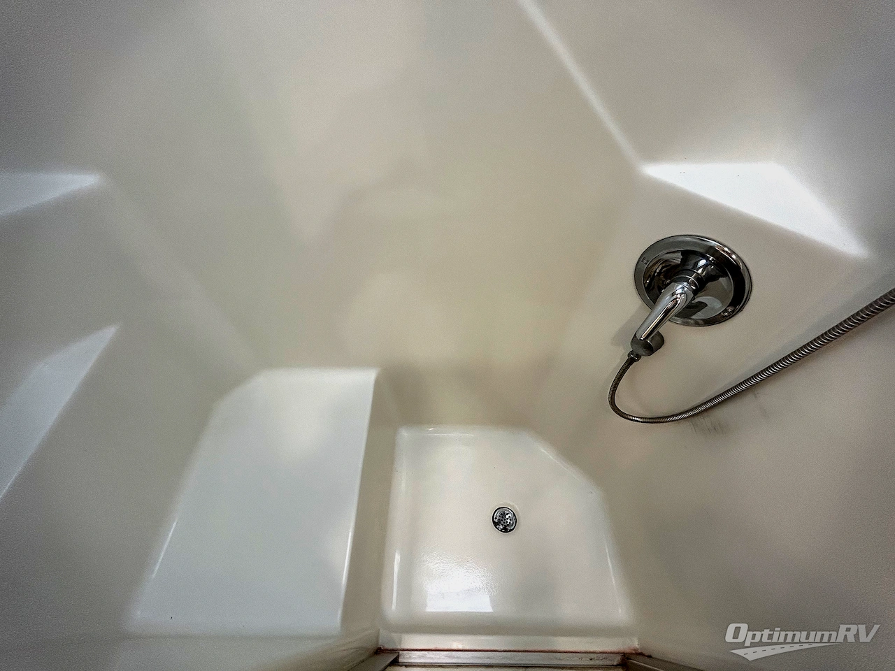 2021 Fleetwood Discovery 38W Photo 27