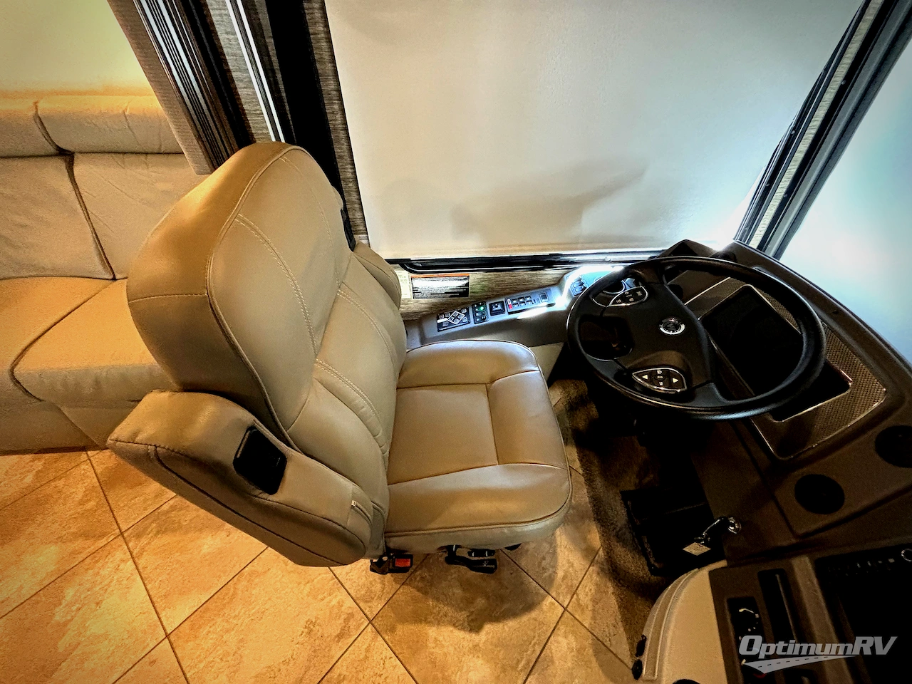 2019 Winnebago Forza 34T Photo 7