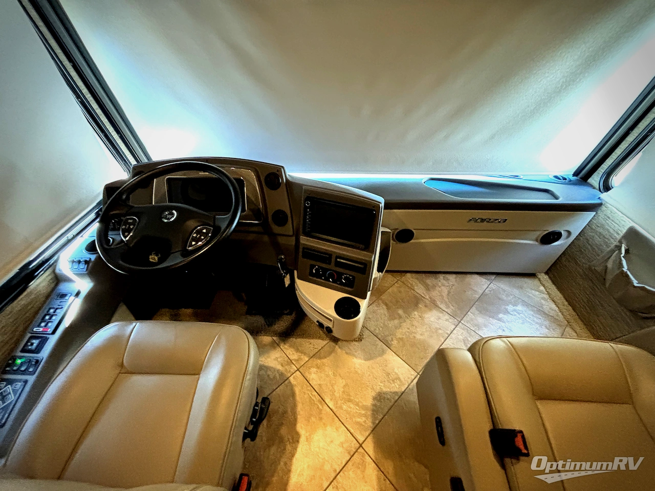 2019 Winnebago Forza 34T Photo 8