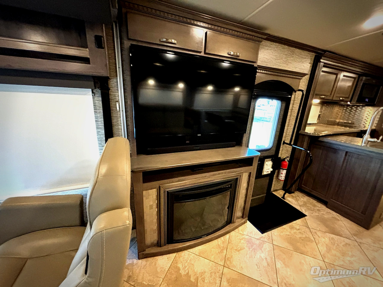 2019 Winnebago Forza 34T Photo 10