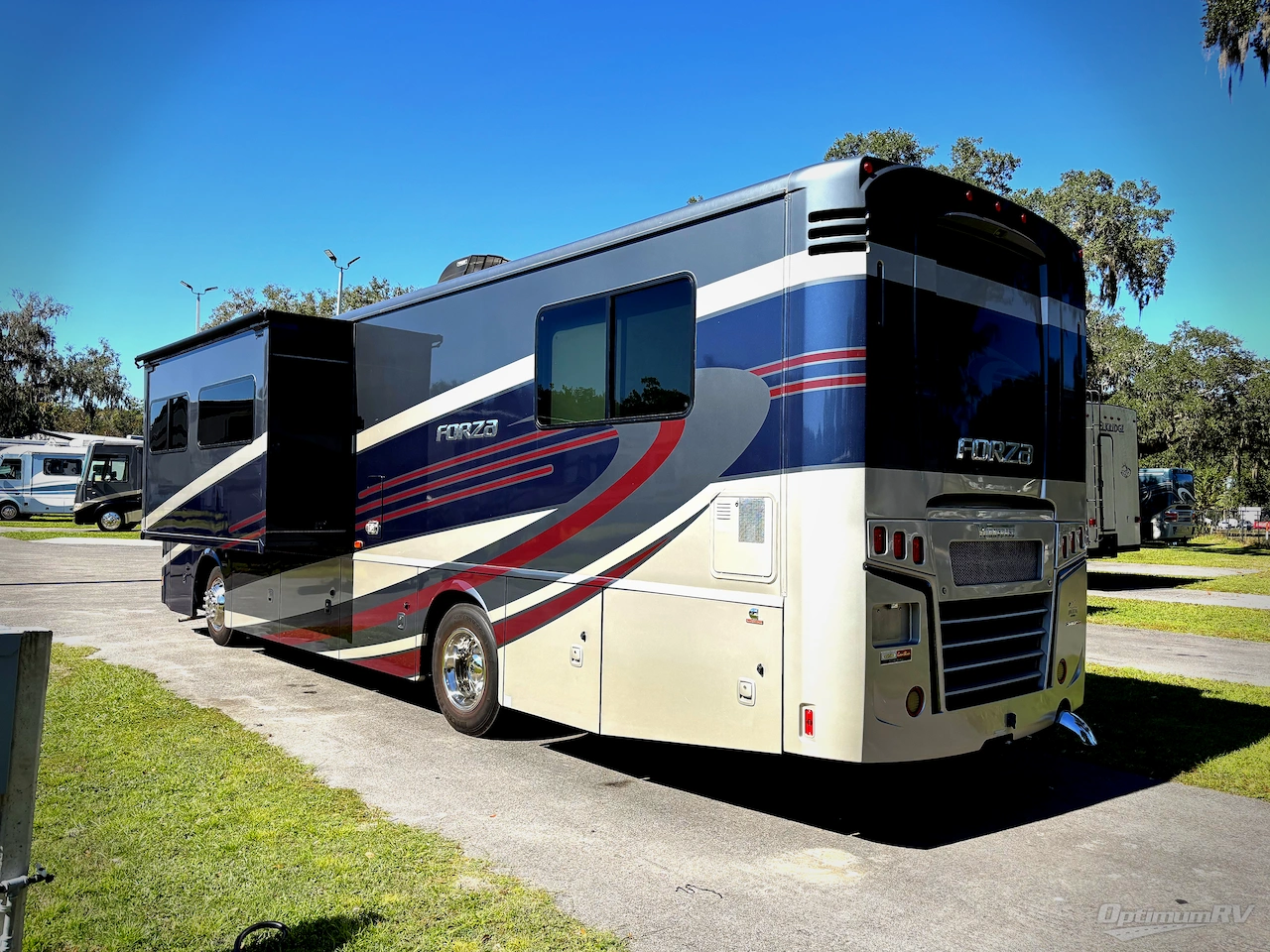 2019 Winnebago Forza 34T Photo 3