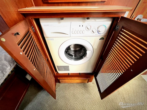 2006 Fleetwood Discovery 39L RV Photo 4