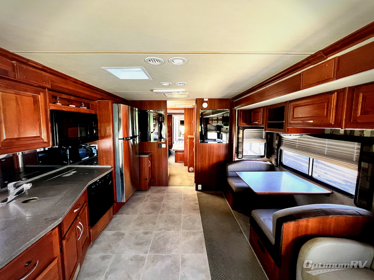 2006 Fleetwood Discovery 39L Photo 4