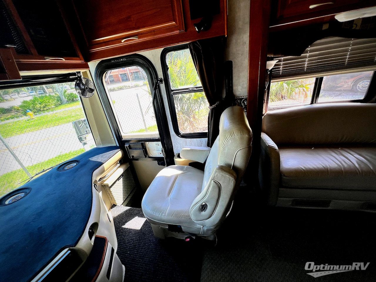 2006 Fleetwood Discovery 39L Photo 8