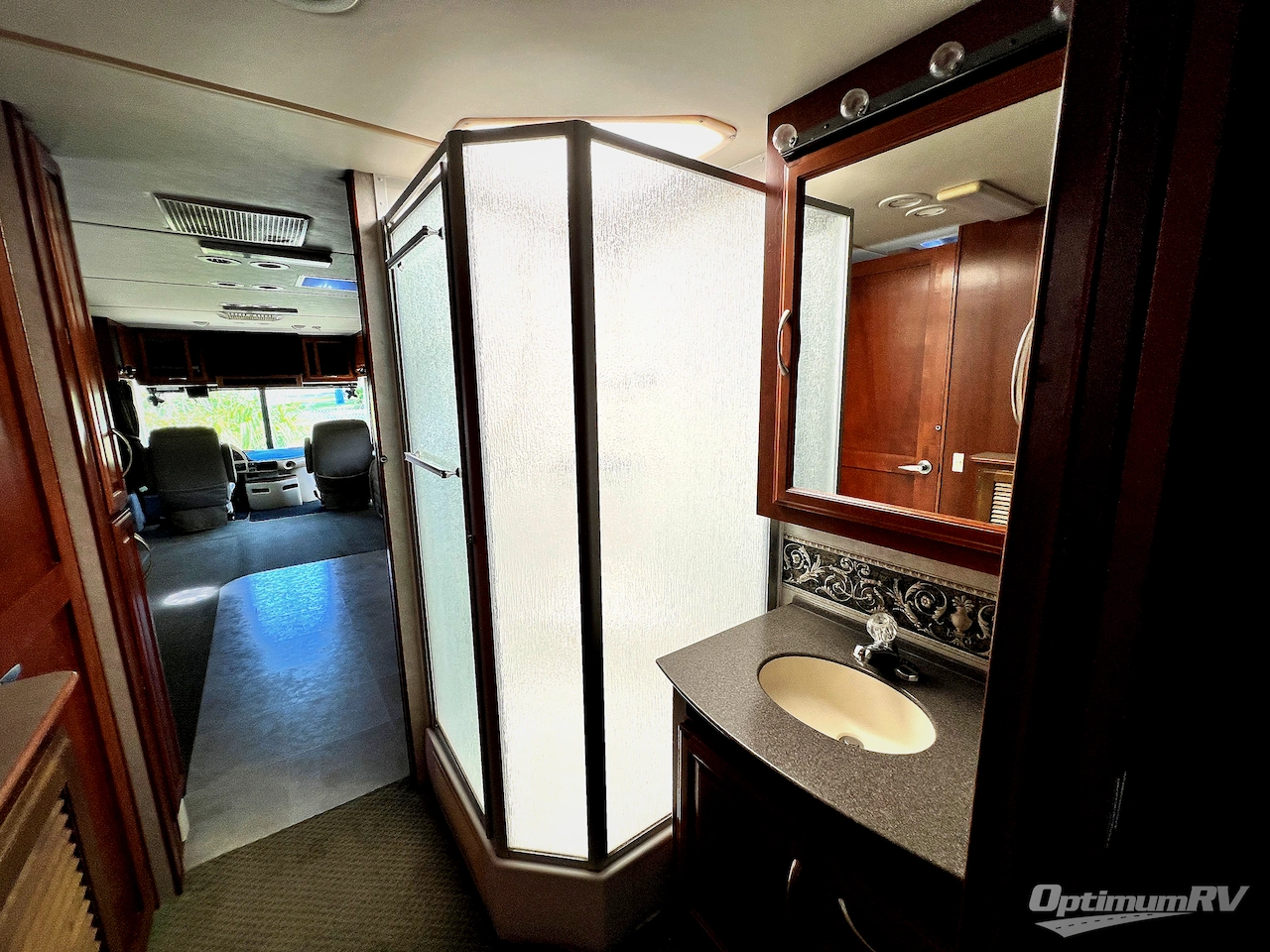 2006 Fleetwood Discovery 39L Photo 18