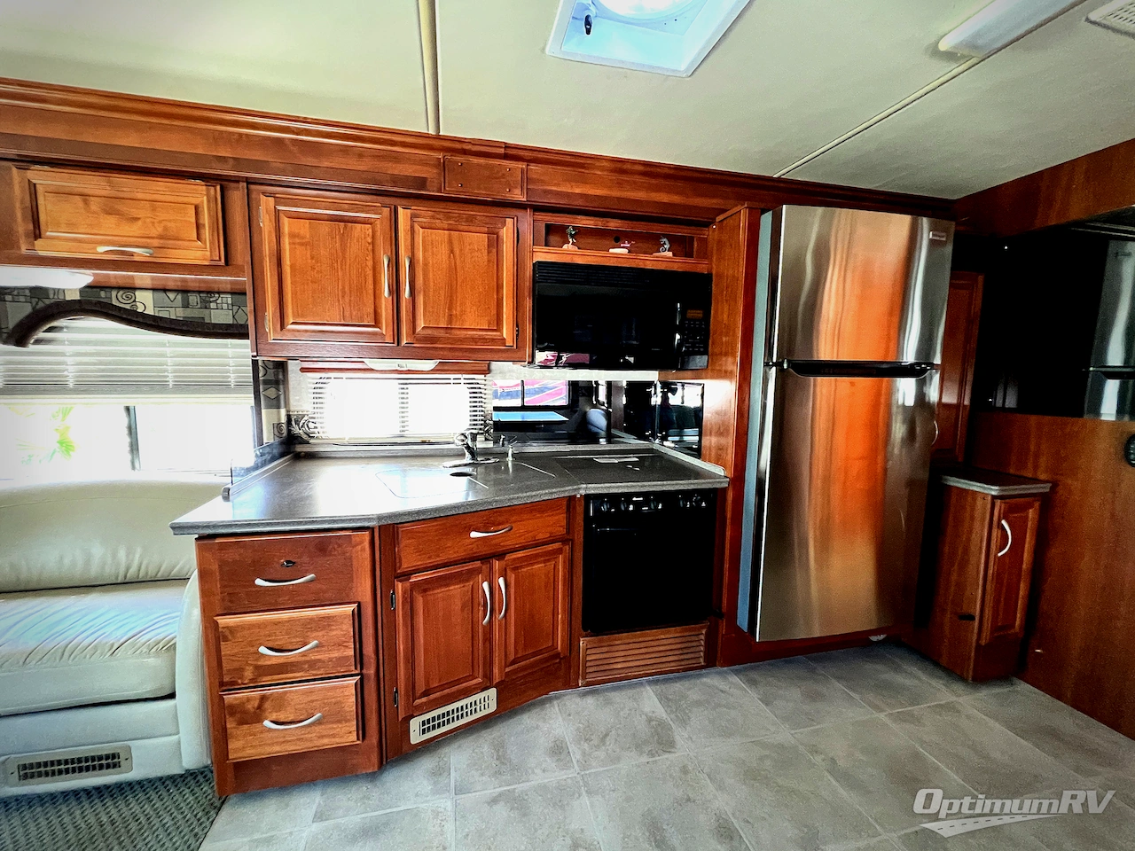 2006 Fleetwood Discovery 39L Photo 10