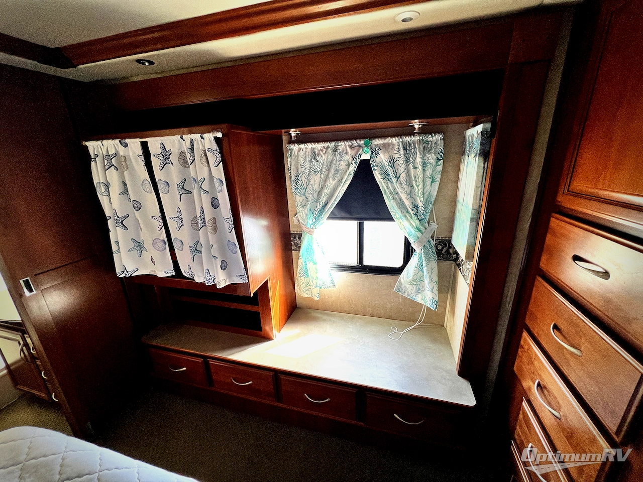 2006 Fleetwood Discovery 39L Photo 22