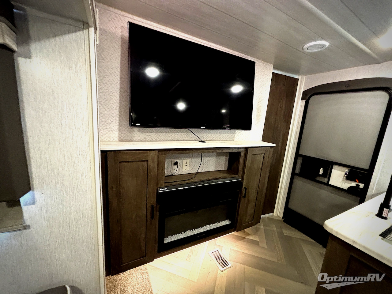 2022 Forest River Salem 31KQBTS Photo 8