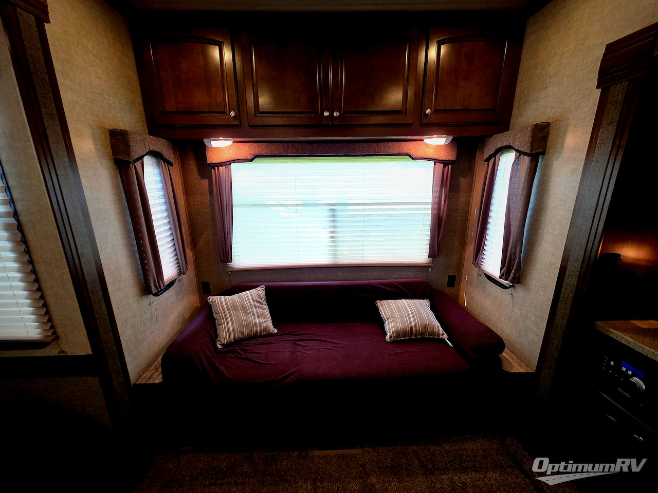2015 Heartland Oakmont 345RS Photo 6