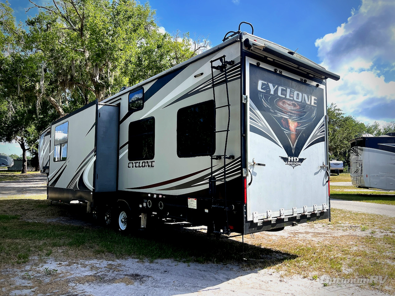 2018 Heartland Cyclone 4005 Photo 2