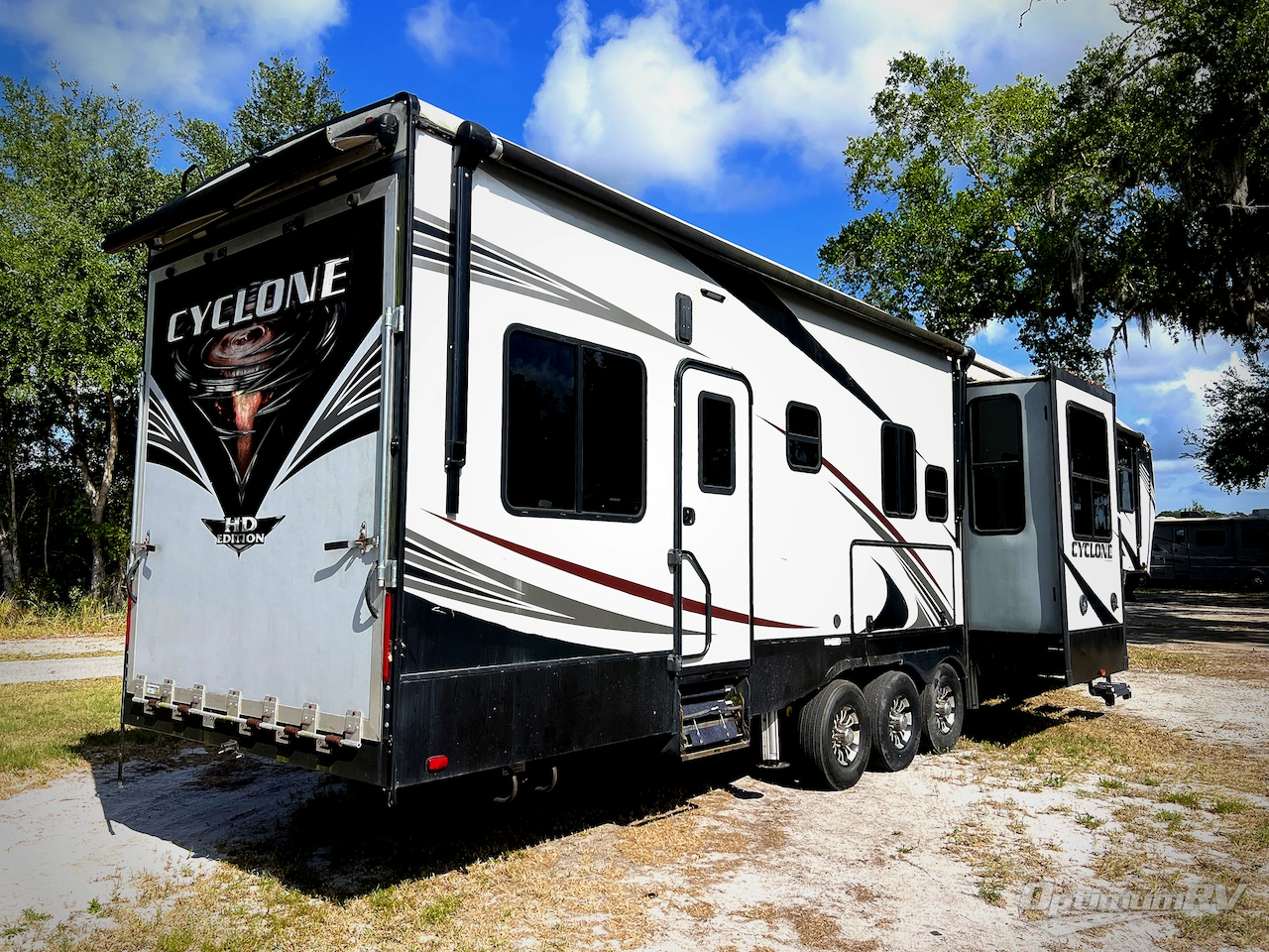 2018 Heartland Cyclone 4005 Photo 3