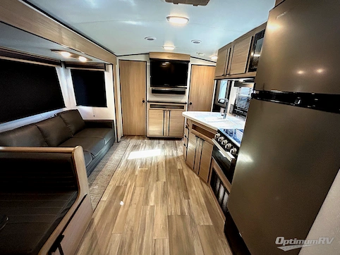 2021 Cruiser Radiance Ultra Lite 28QD RV Photo 2