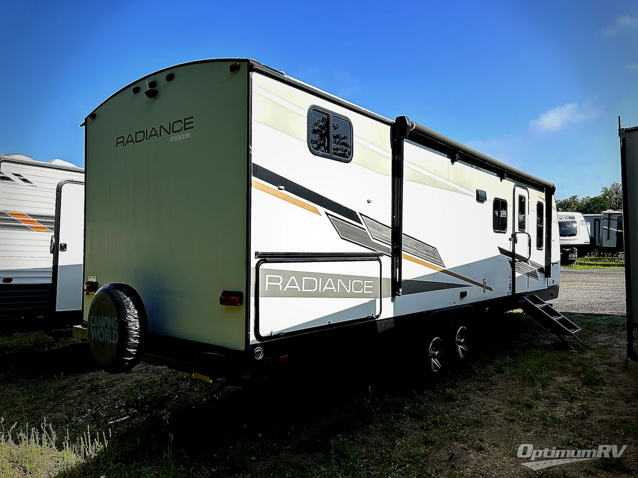 2021 Cruiser Radiance Ultra Lite 28QD Photo 2