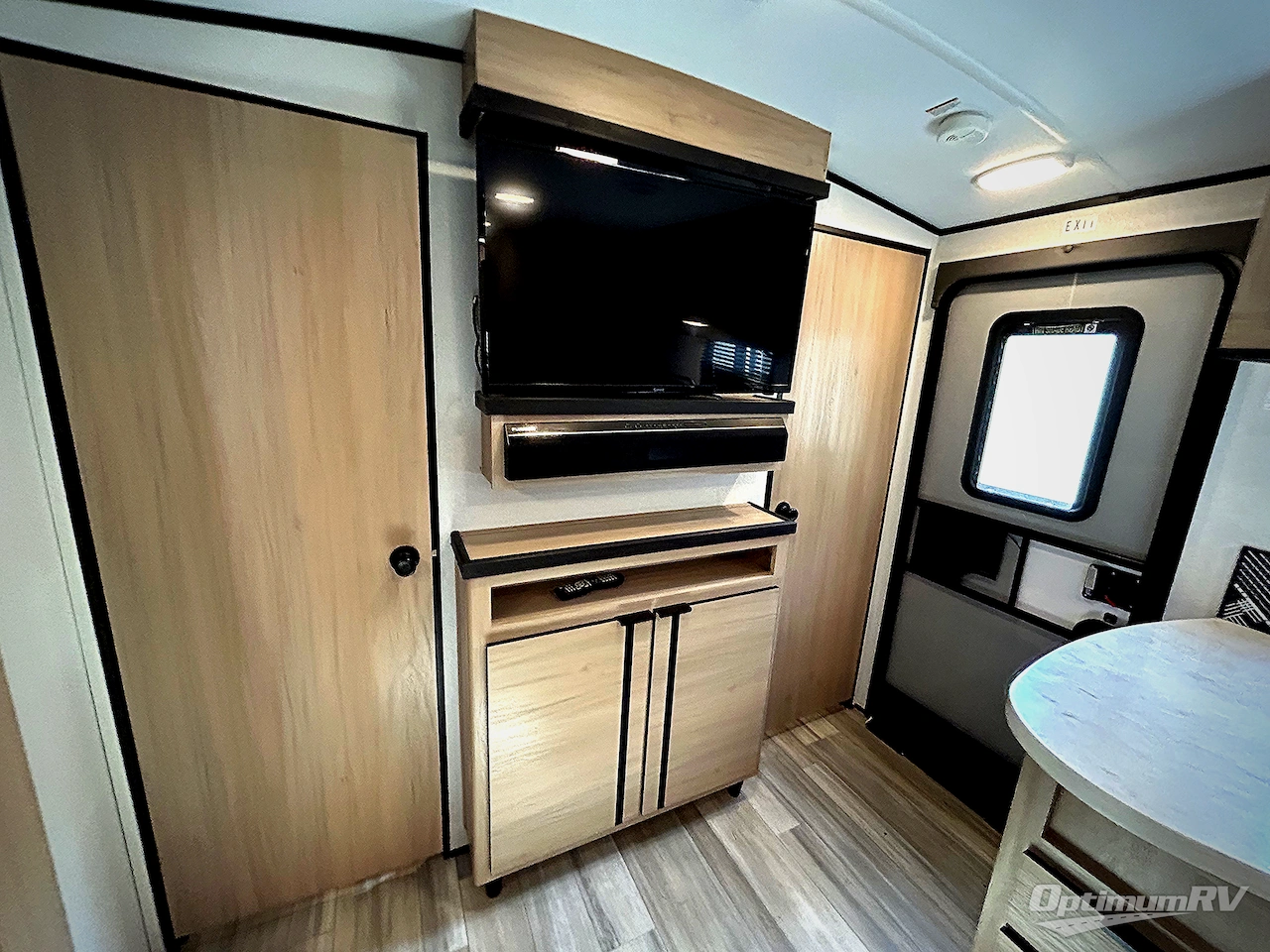 2021 Cruiser Radiance Ultra Lite 28QD Photo 7