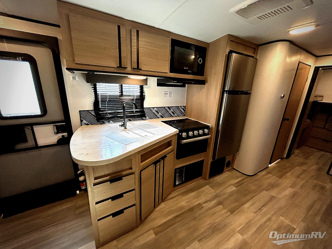 2021 Cruiser Radiance Ultra Lite 28QD Photo 8