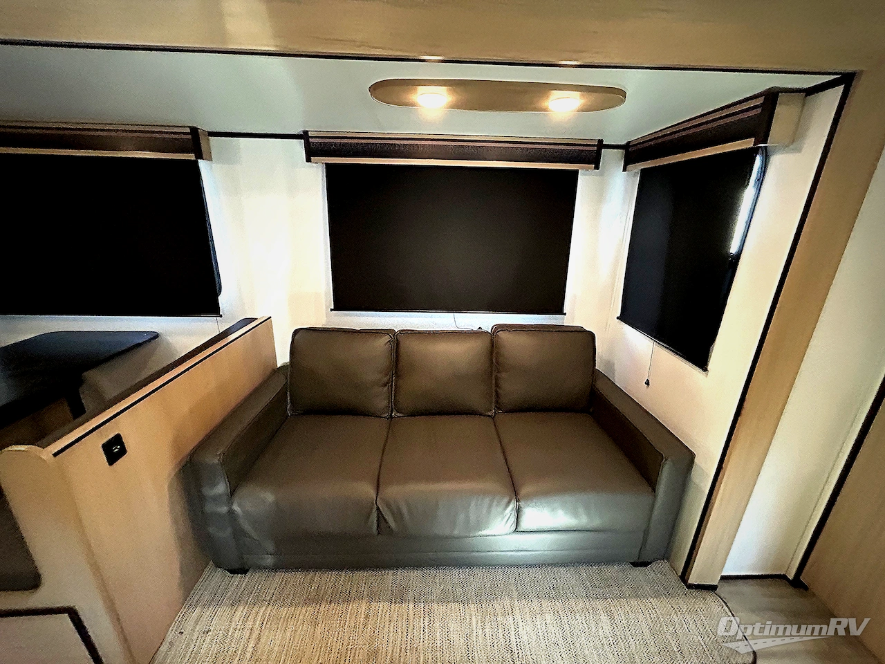 2021 Cruiser Radiance Ultra Lite 28QD Photo 9