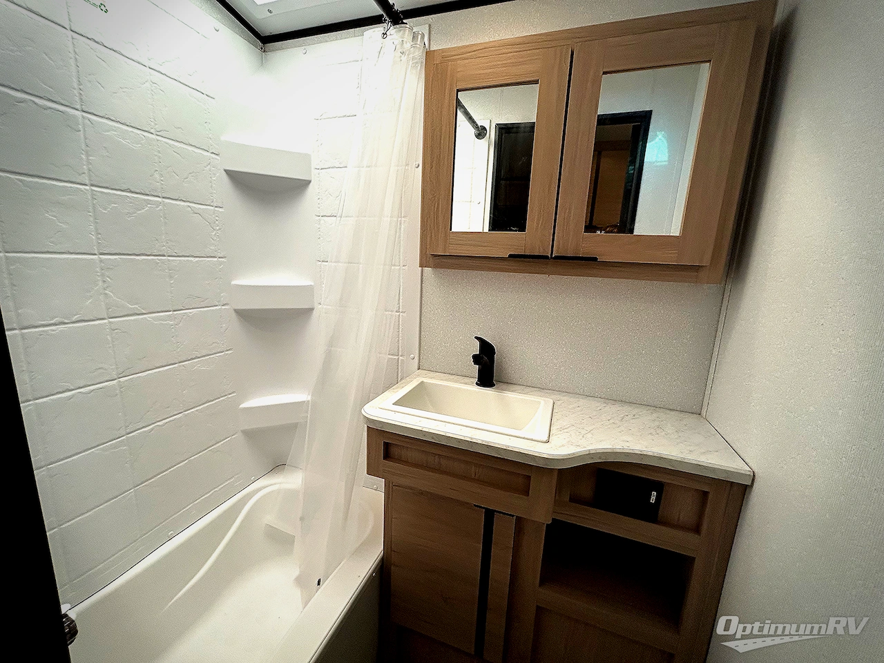 2021 Cruiser Radiance Ultra Lite 28QD Photo 11