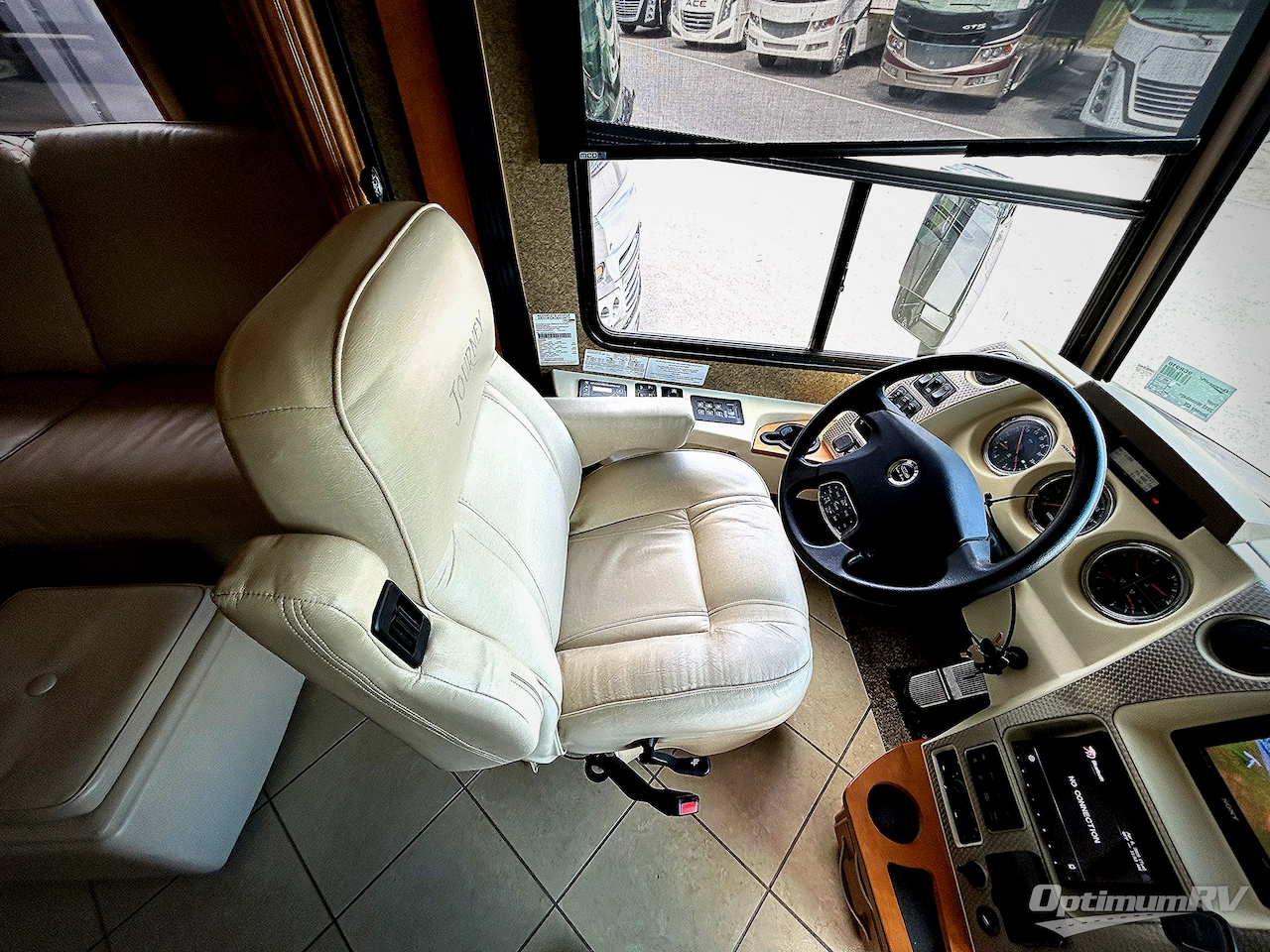 2013 Winnebago Journey 42E Photo 2
