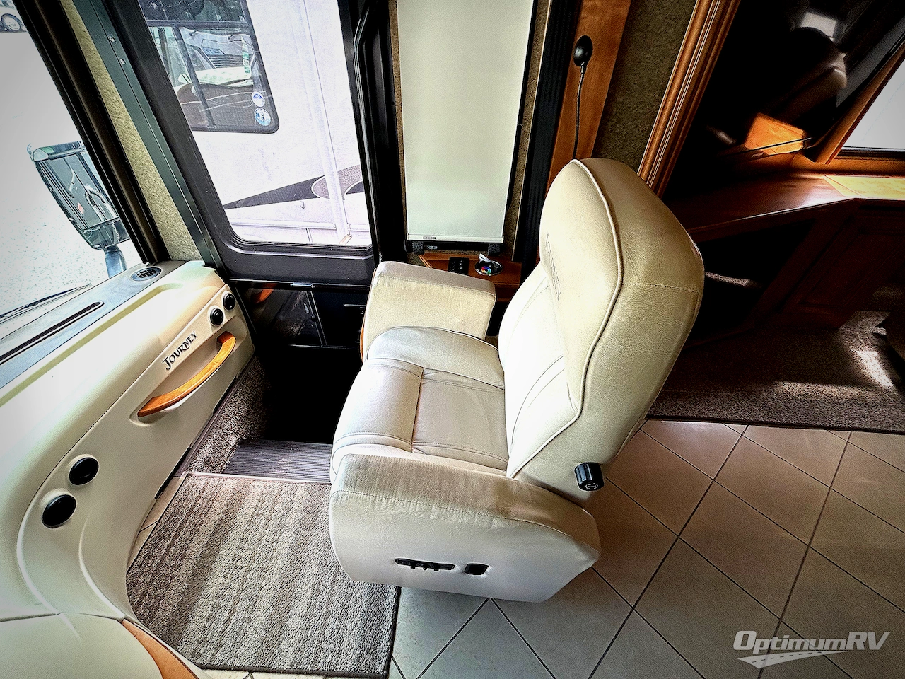 2013 Winnebago Journey 42E Photo 3