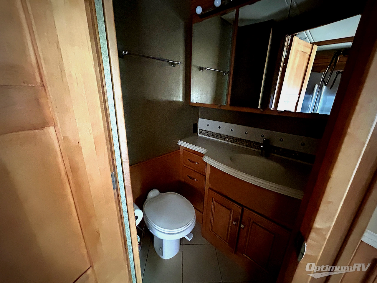2013 Winnebago Journey 42E Photo 13