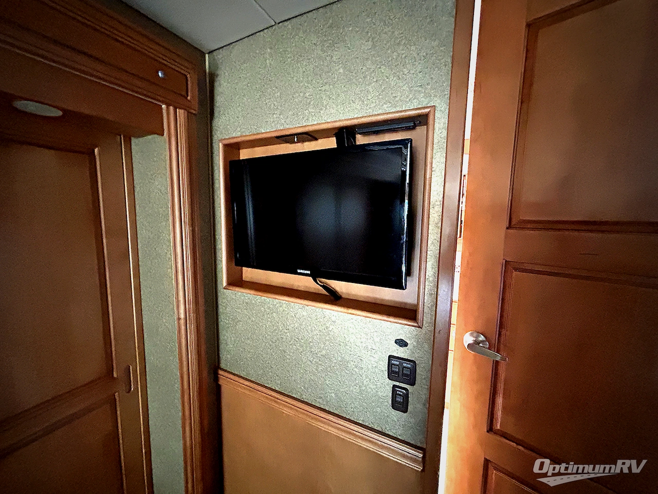 2013 Winnebago Journey 42E Photo 17