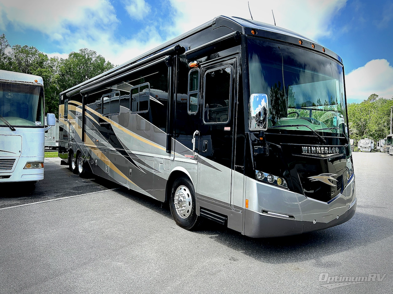 2013 Winnebago Journey 42E Photo 1