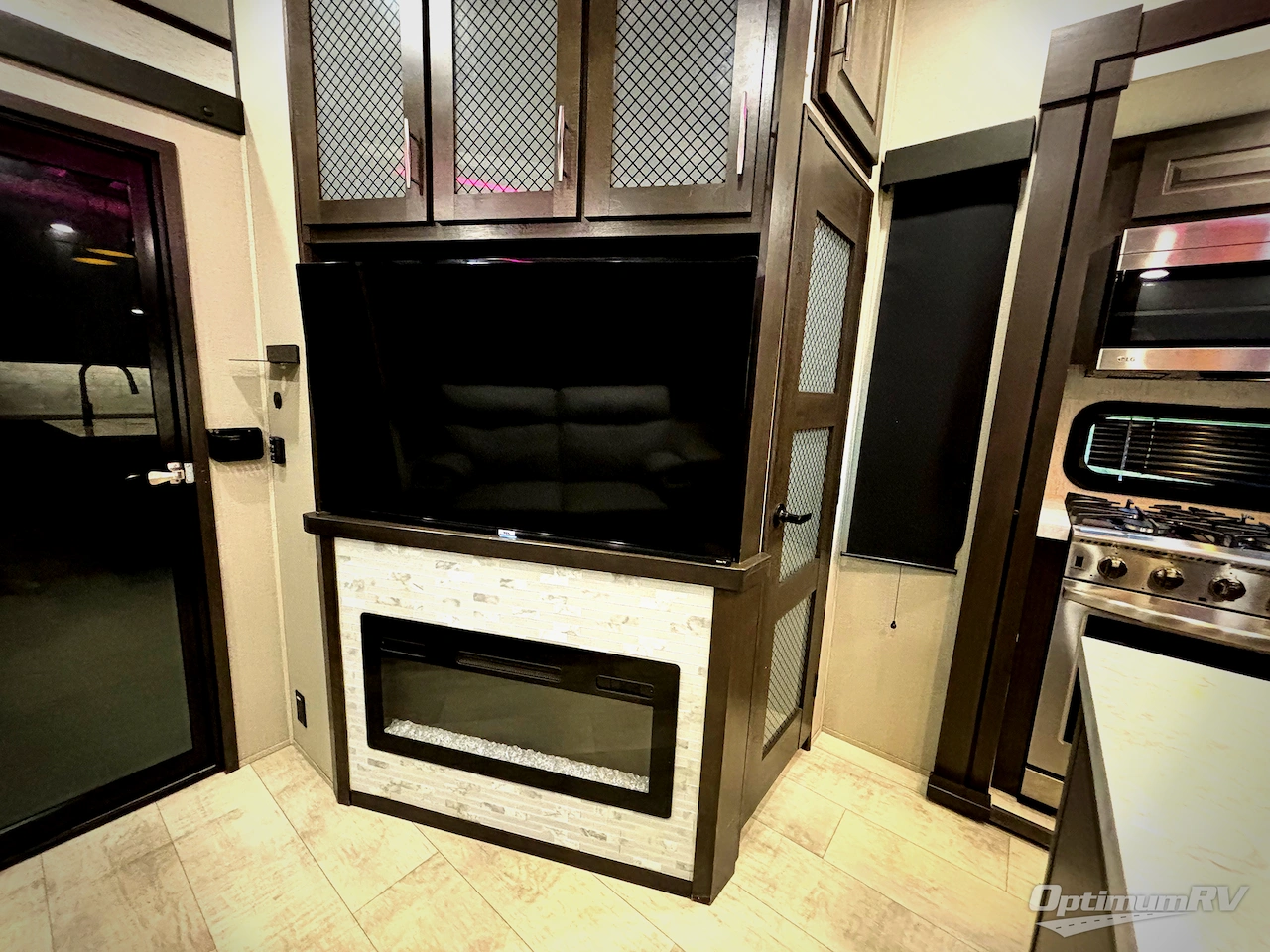 2021 Grand Design MOMENTUM 397TH Photo 18