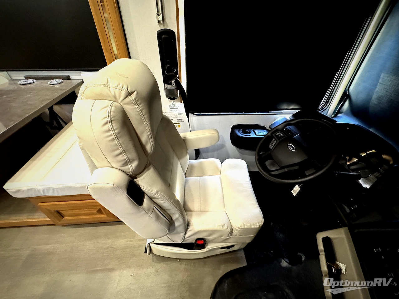 2025 Forest River Georgetown 7 Series 36D7 Photo 7