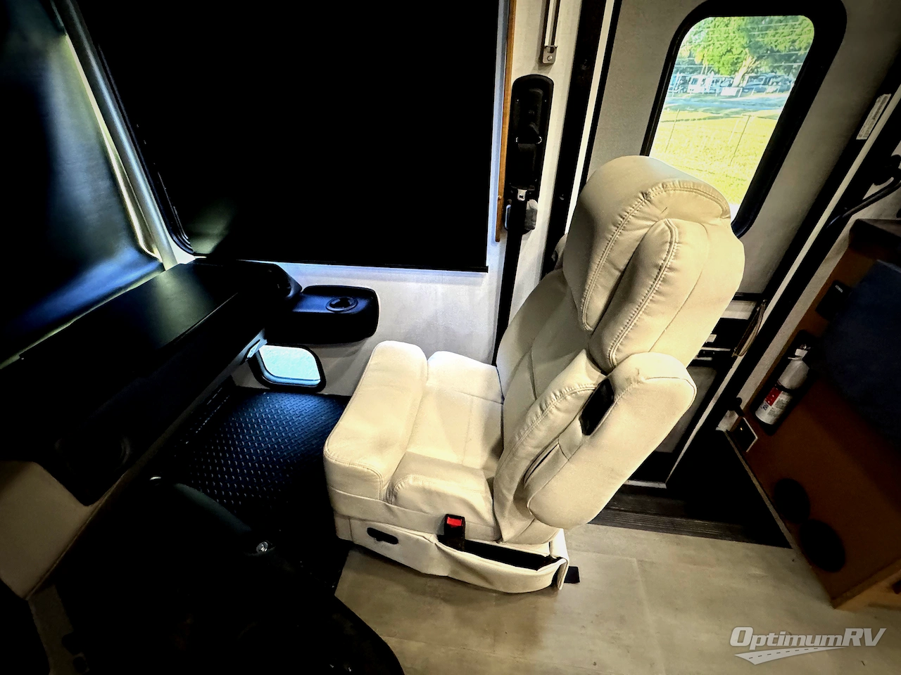 2025 Forest River Georgetown 7 Series 36D7 Photo 9