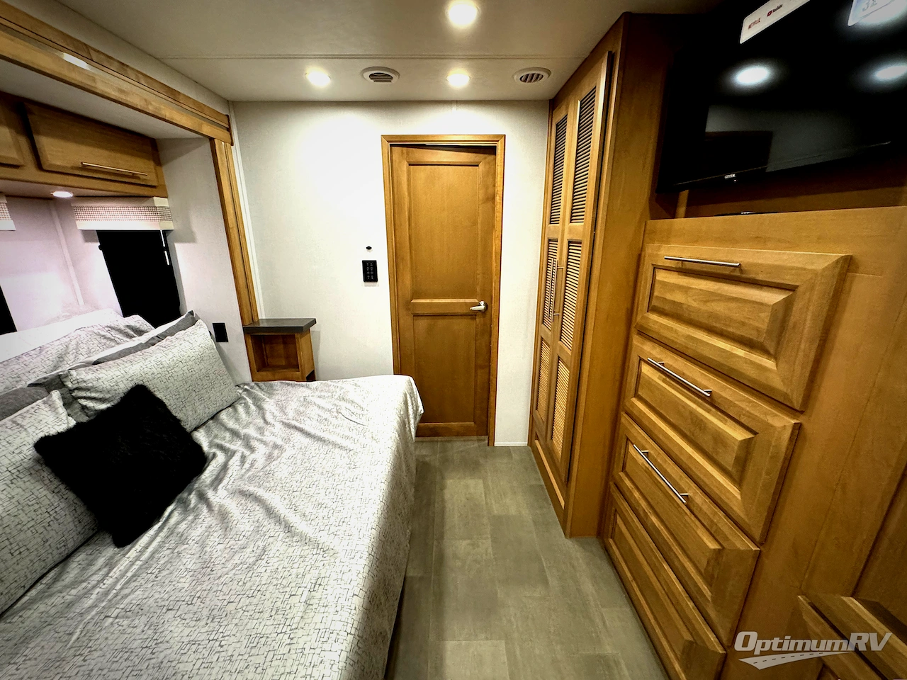 2025 Forest River Georgetown 7 Series 36D7 Photo 16