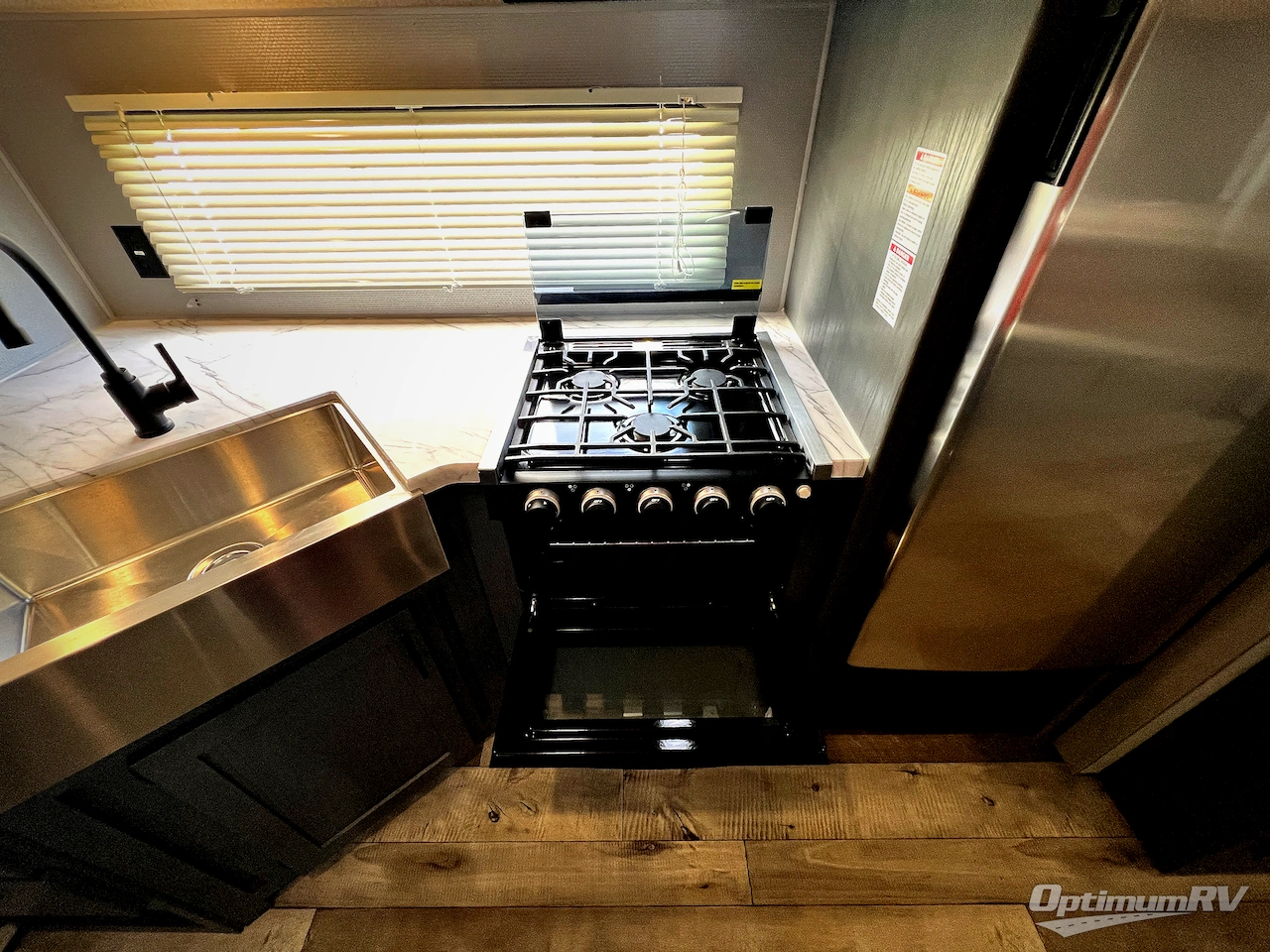 2022 Dutchmen Colorado 30BHSC Photo 12