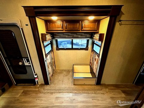 2018 Palomino Columbus 1492 386FK RV Photo 2