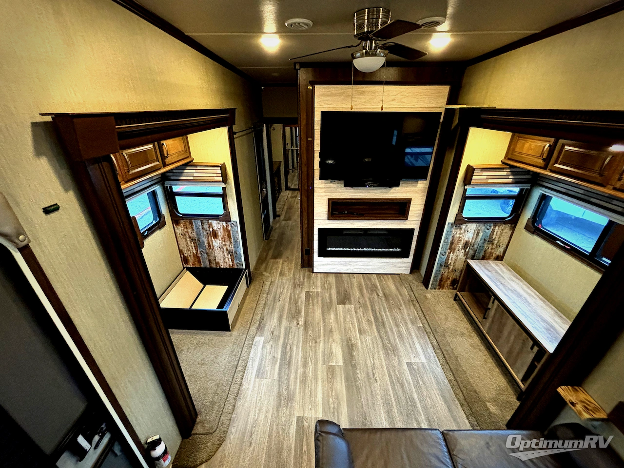 2018 Palomino Columbus 1492 386FK Photo 4