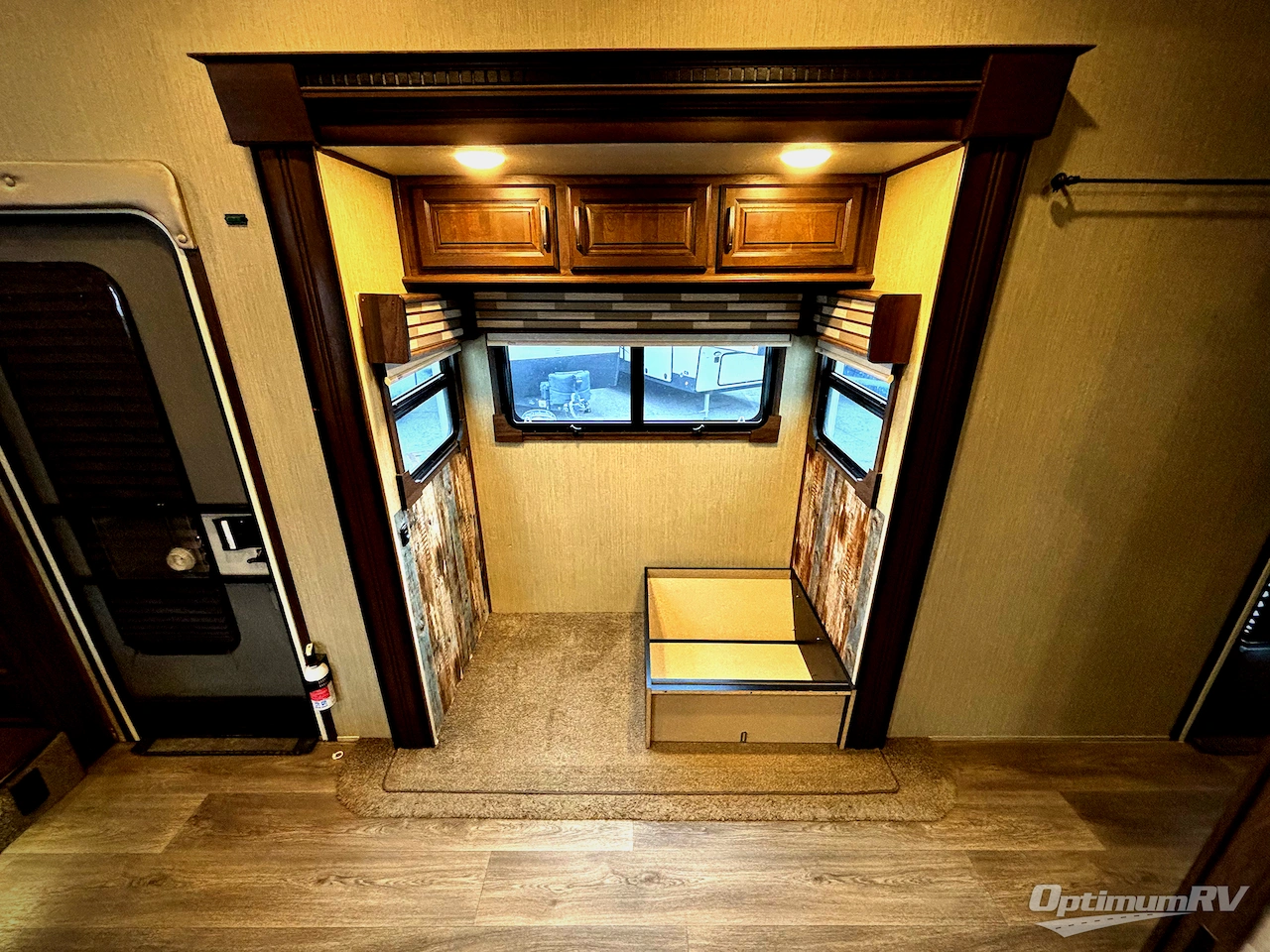 2018 Palomino Columbus 1492 386FK Photo 6
