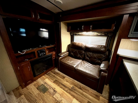 2017 Keystone Outback 332FK RV Photo 3