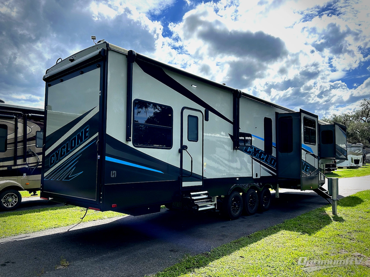 2025 Heartland Cyclone 4008 Photo 2