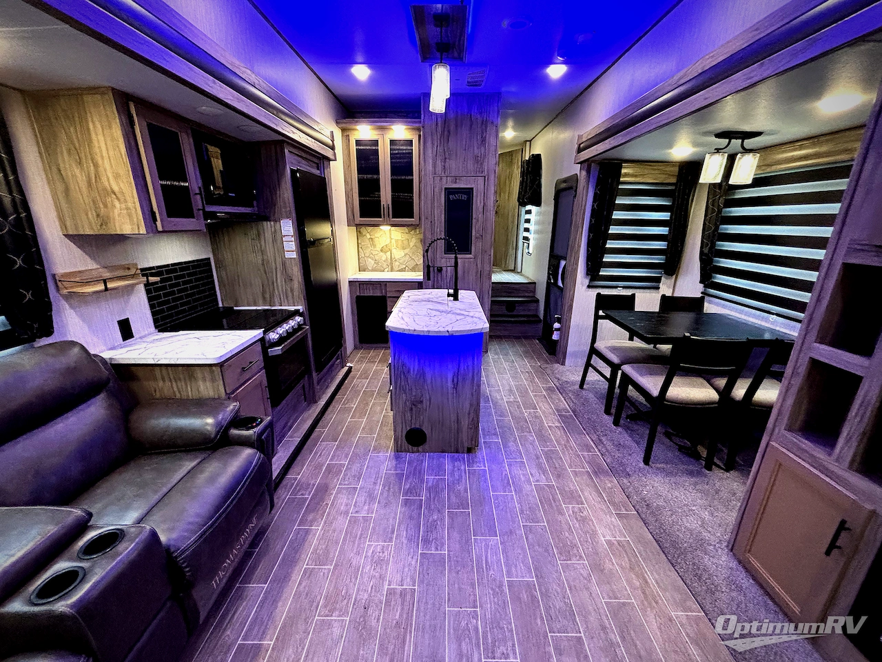 2021 Forest River Cherokee Arctic Wolf 3550SUITE Photo 5