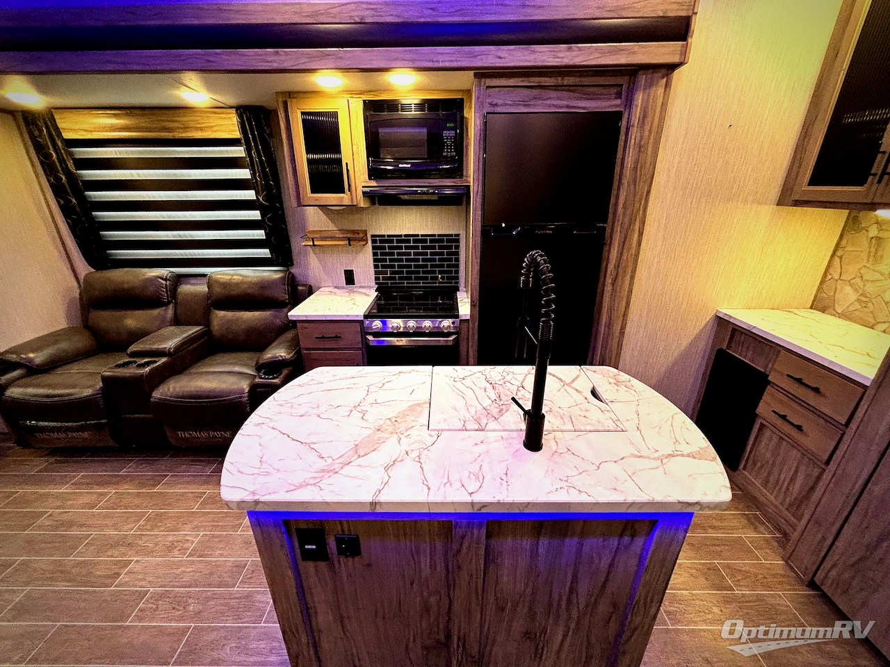 2021 Forest River Cherokee Arctic Wolf 3550SUITE Photo 6