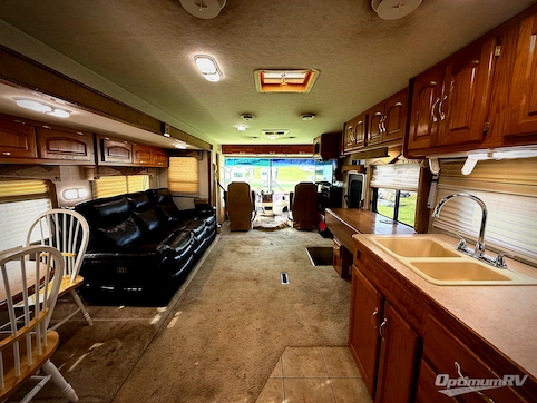 2004 Damon CHALLENGER 371 RV Photo 2