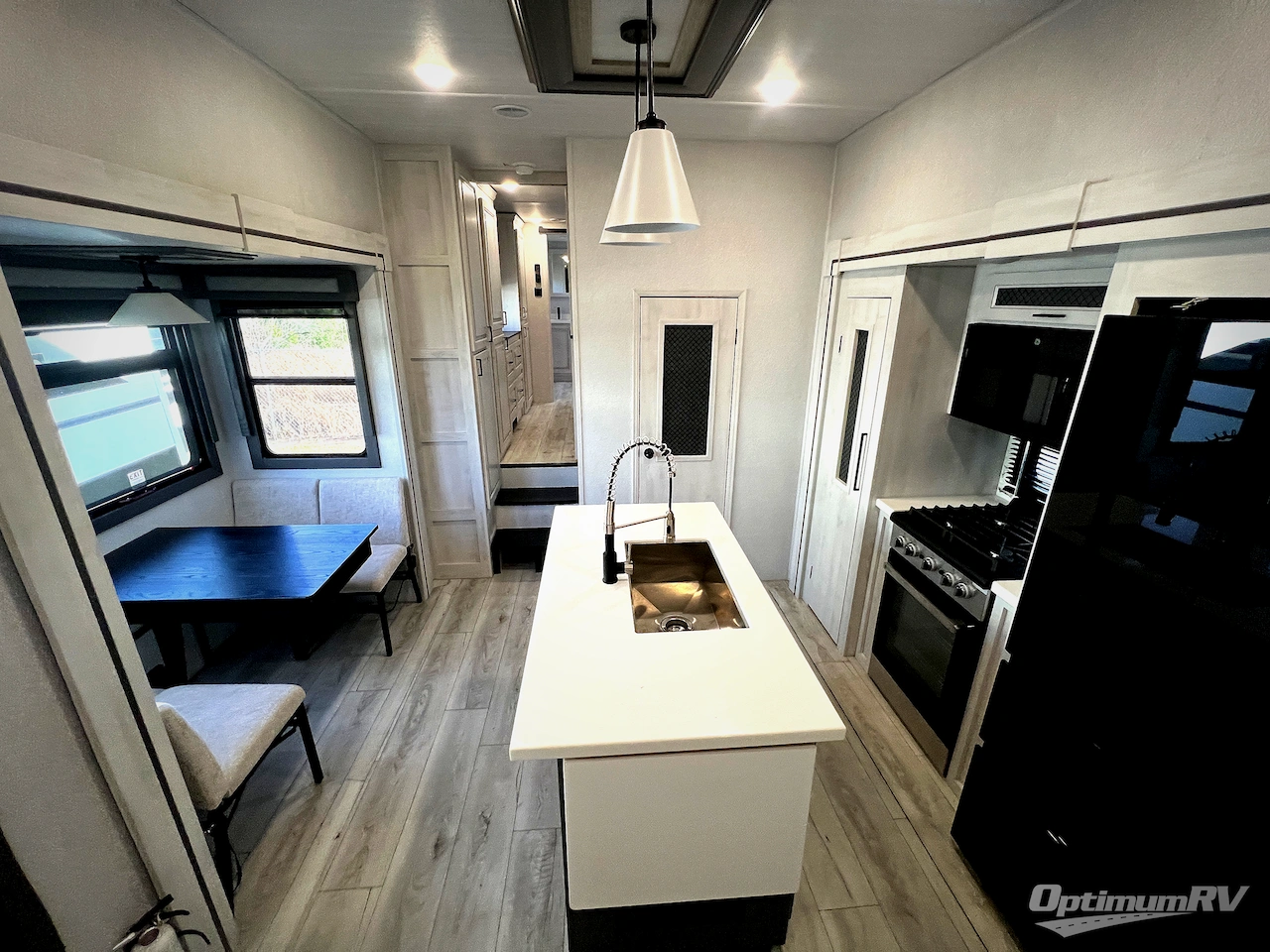 2025 East To West Ahara 380FL Photo 4