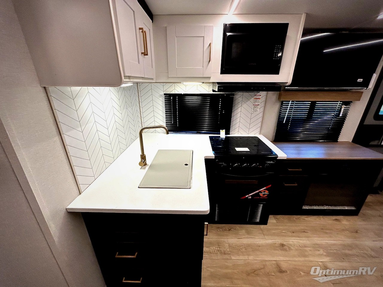 2025 Heartland North Trail 26RLX Photo 10