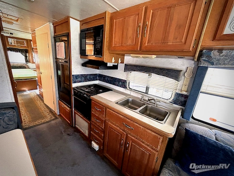 1997 Thor Hurricane 34H RV Photo 4